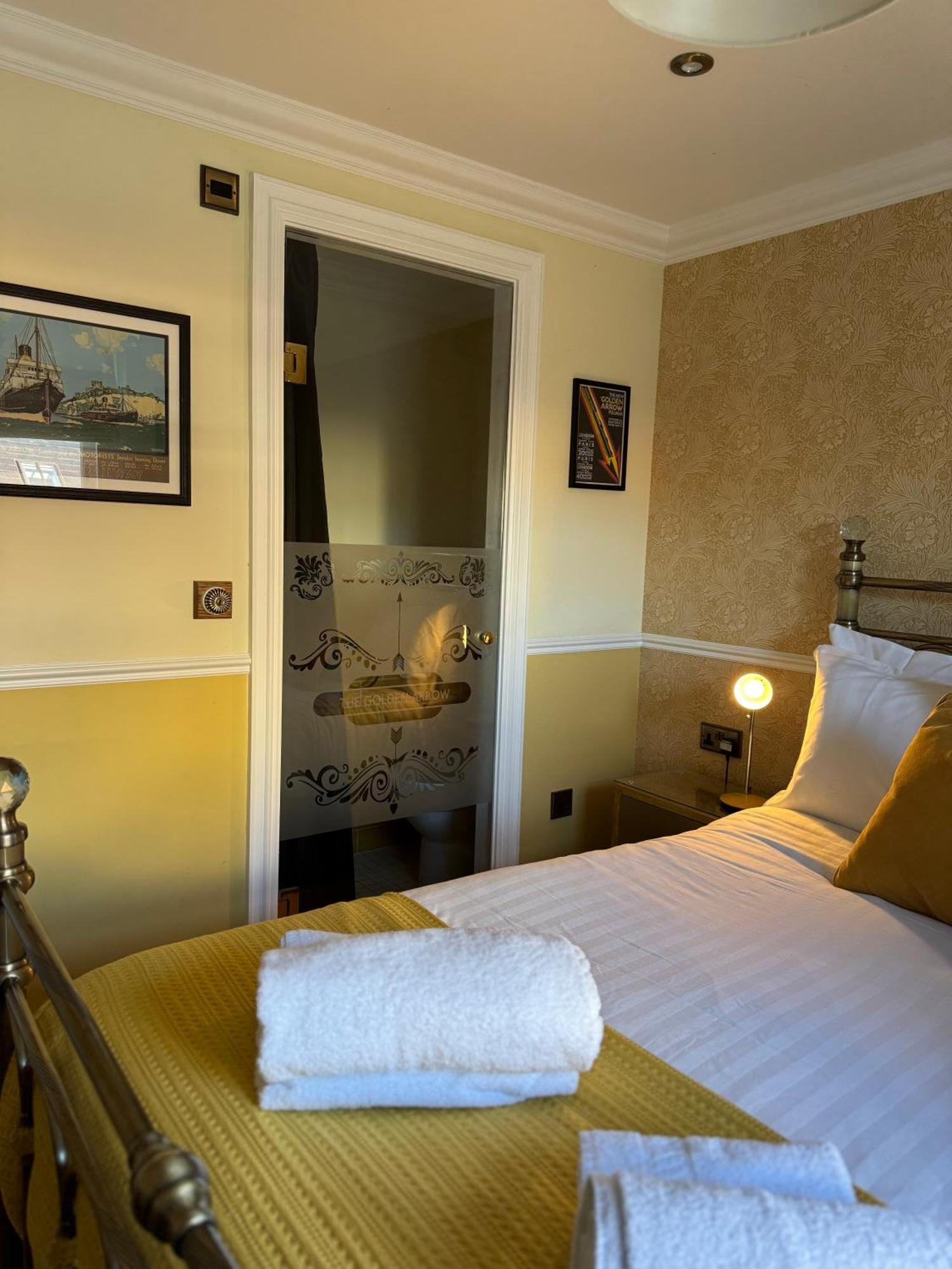 Hotel Railway *